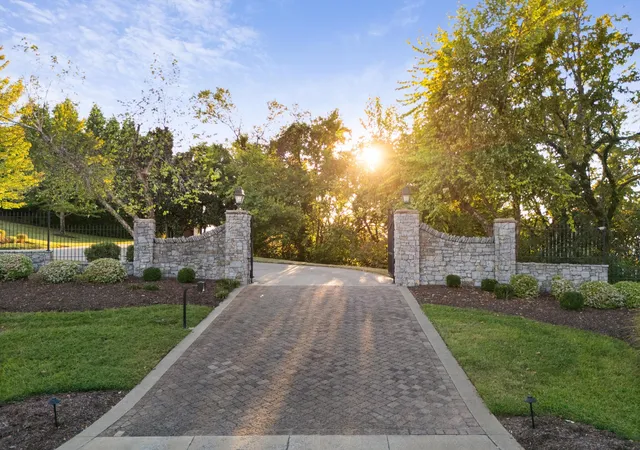 Photo 3 of Single family home for sale at 513 King Richards Ct, Franklin, TN 37067 | MLS# 3594216 | Listing updated on 2026-10-02