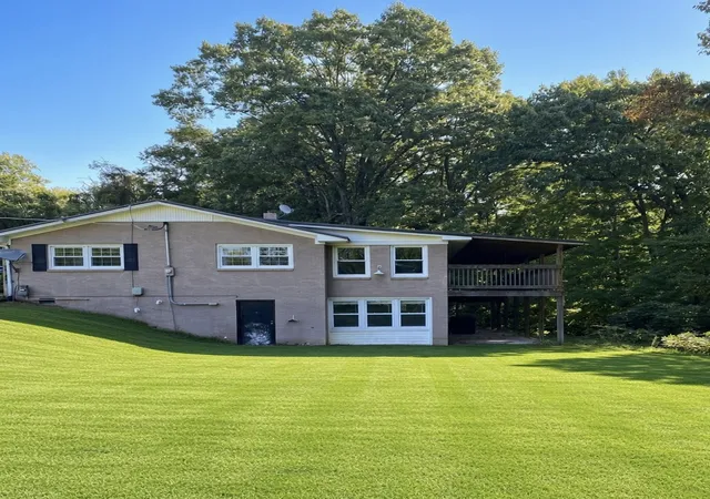 Photo 3 of Single family home for sale at 1570 Verna Qualls Rd, Sparta, TN 38583 | MLS# 3598916 | Listing updated on 2026-09-24