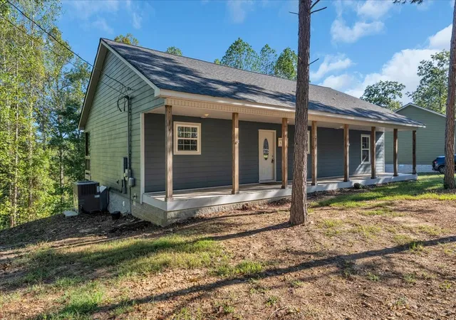Photo 3 of Single family home for sale at 219 Antler Dr, Smithville, TN 37166 | MLS# 3613247 | Listing updated on 2026-10-08