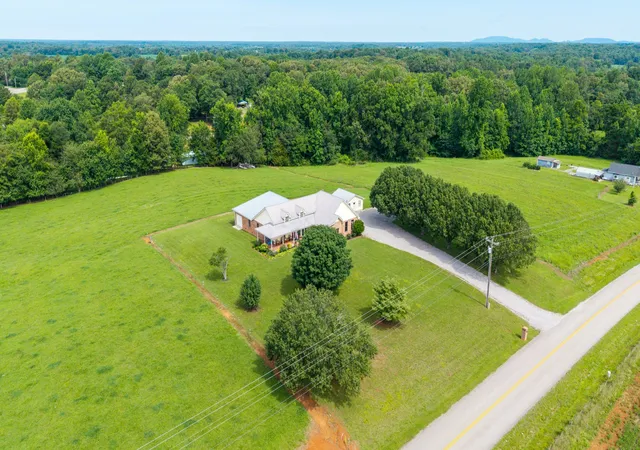Photo 3 of Single family home for sale at 2325 Old Well Rd, Morrison, TN 37357 | MLS# 3592671 | Listing updated on 2026-09-16