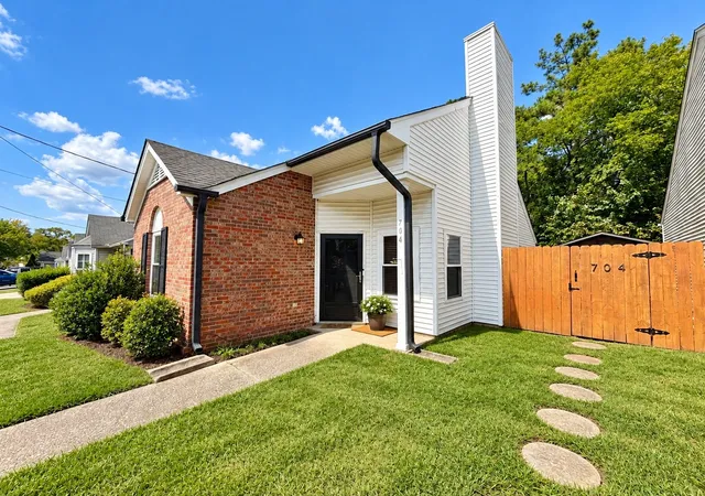 Photo 3 of Single family home for sale at 704 Maple Pl, Nashville, TN 37216 | MLS# 3593292 | Listing updated on 2026-10-06