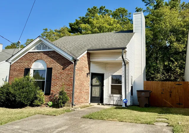 Photo 2 of Single family home for sale at 704 Maple Pl, Nashville, TN 37216 | MLS# 3593292 | Listing updated on 2026-10-06
