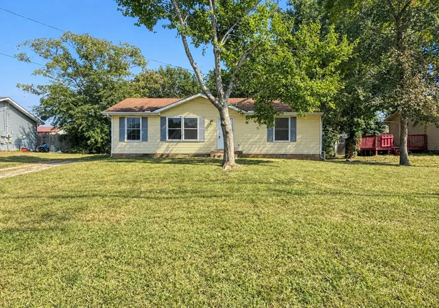 Photo 3 of Single family home for sale at 573 Bridgette Dr, Clarksville, TN 37042 | MLS# 3592782 | Listing updated on 2026-09-16