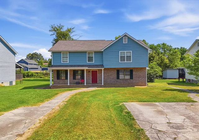 Photo 2 of Multi family home for sale at 1418 Stratton Pl Dr, Chattanooga, TN 37421 | MLS# 3592784 | Listing updated on 2026-09-21