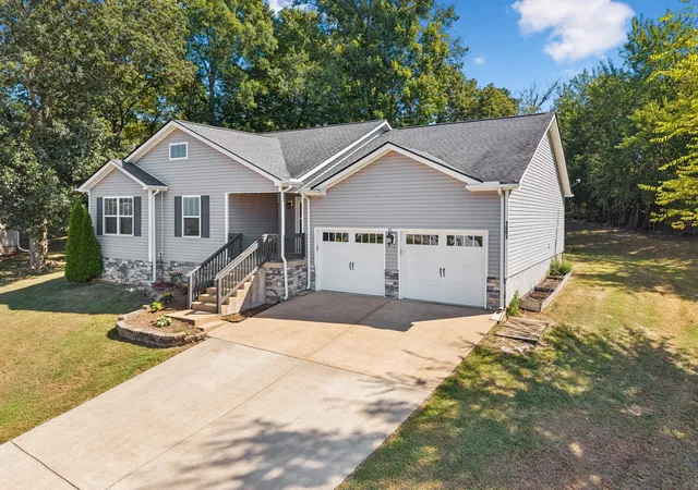 Photo 3 of Single family home for sale at 1891 Sheffield Ln, Columbia, TN 38401 | MLS# 3592864 | Listing updated on 2026-09-21