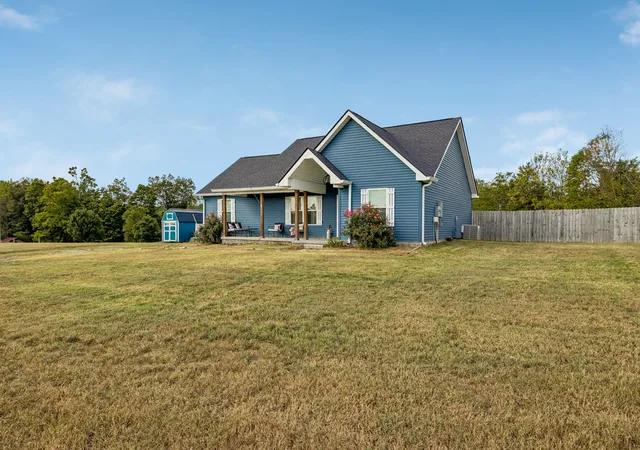Photo 3 of Single family home for sale at 122 Hunters Ln, Westmoreland, TN 37186 | MLS# 3596368 | Listing updated on 2026-09-29