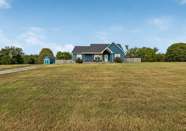 Photo 3 of Single family home for sale at 122 Hunters Ln, Westmoreland, TN 37186 | MLS# 3596368 | Listing updated on 2026-09-29