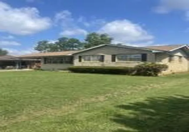 Photo 2 of Single family home for sale at 3030 Clover Ln, Hopkinsville, KY 42240 | MLS# 3611897 | Listing updated on 2026-10-05