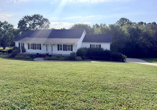 Photo 1 of Single family home for sale at 1909 Pointe Barton Dr, Lebanon, TN 37087 | MLS# 3592828 | Listing updated on 2026-09-16