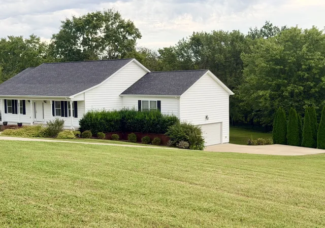 Photo 3 of Single family home for sale at 1909 Pointe Barton Dr, Lebanon, TN 37087 | MLS# 3592828 | Listing updated on 2026-09-16