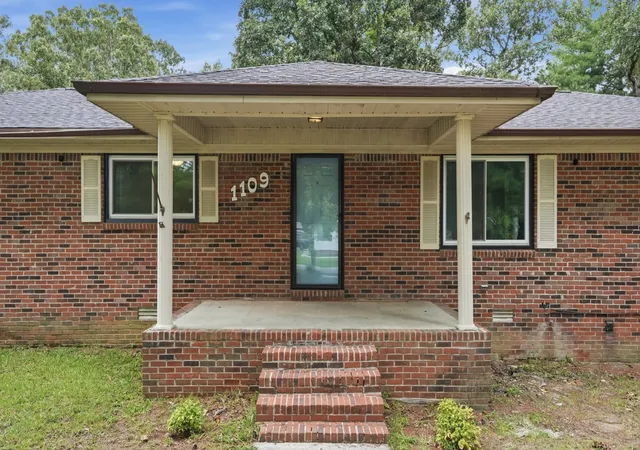 Photo 1 of Single family home for sale at 1109 Mcmahan St, Manchester, TN 37355 | MLS# 3597981 | Listing updated on 2026-09-23