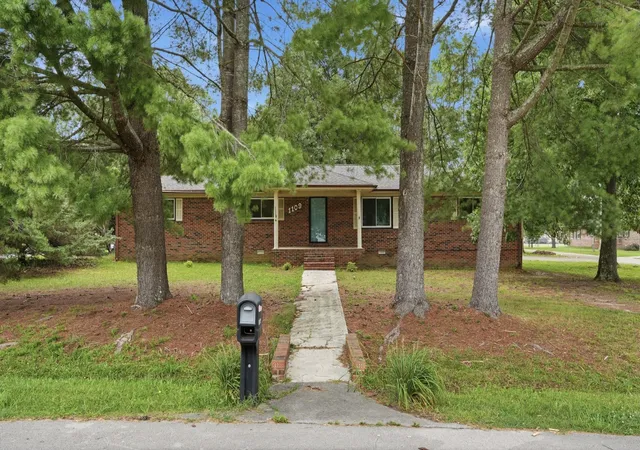 Photo 3 of Single family home for sale at 1109 Mcmahan St, Manchester, TN 37355 | MLS# 3597981 | Listing updated on 2026-09-23