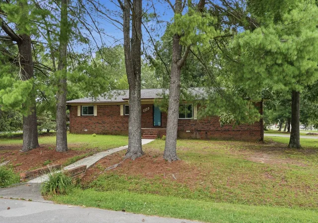 Photo 4 of Single family home for sale at 1109 Mcmahan St, Manchester, TN 37355 | MLS# 3597981 | Listing updated on 2026-09-23