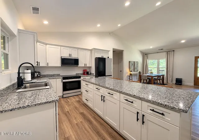 Photo 2 of Single family home for sale at 7317 Draeger Rd, Knoxville, TN 37920 | MLS# 3592841 | Listing updated on 2026-10-09