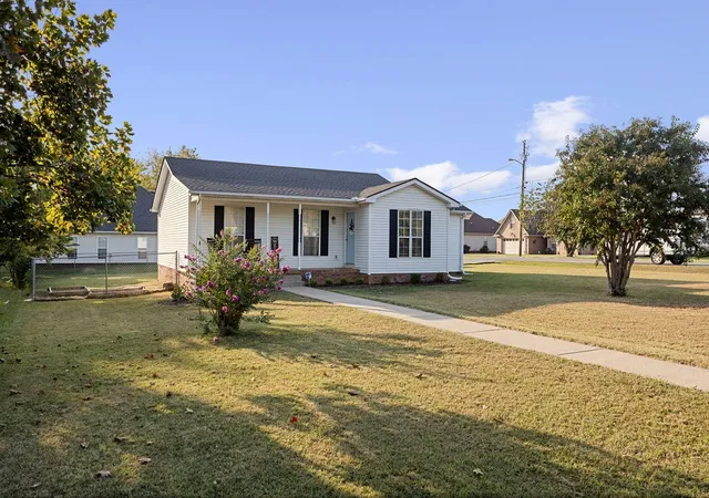 Photo 2 of Single family home for sale at 1320 Raden Dr, Lebanon, TN 37087 | MLS# 3594542 | Listing updated on 2026-09-23