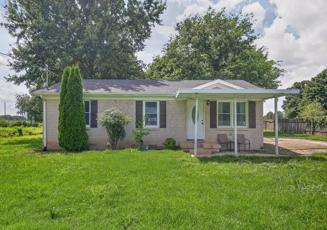Photo 1 of Single family home for sale at 102 Lakeside Dr, Columbia, TN 38401 | MLS# 3595911 | Listing updated on 2026-10-08