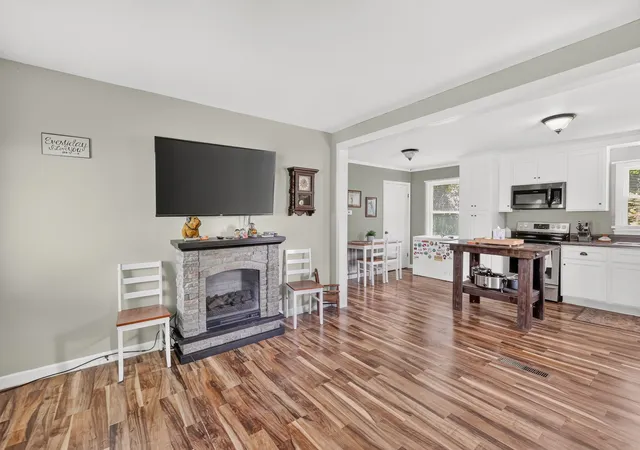 Photo 3 of Single family home for sale at 102 Lakeside Dr, Columbia, TN 38401 | MLS# 3595911 | Listing updated on 2026-10-08