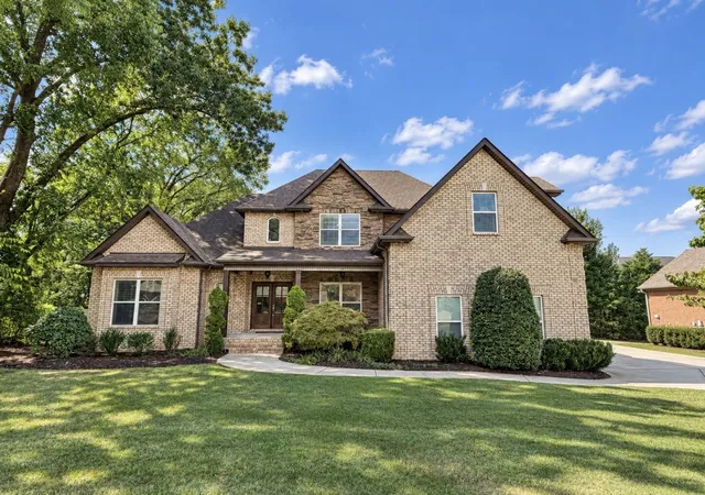 Photo 1 of Single family home for sale at 2707 Battleground Dr, Murfreesboro, TN 37129 | MLS# 3593926 | Listing updated on 2026-09-18