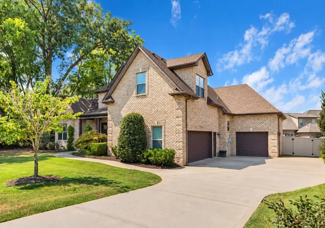 Photo 2 of Single family home for sale at 2707 Battleground Dr, Murfreesboro, TN 37129 | MLS# 3593926 | Listing updated on 2026-09-18