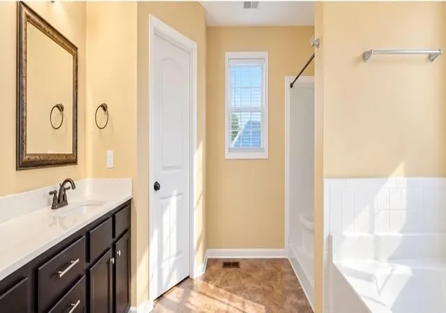 Photo 4 of Single family home for sale at 2204 Allen Griffey Rd, Clarksville, TN 37042 | MLS# 3610031 | Listing updated on 2026-10-21