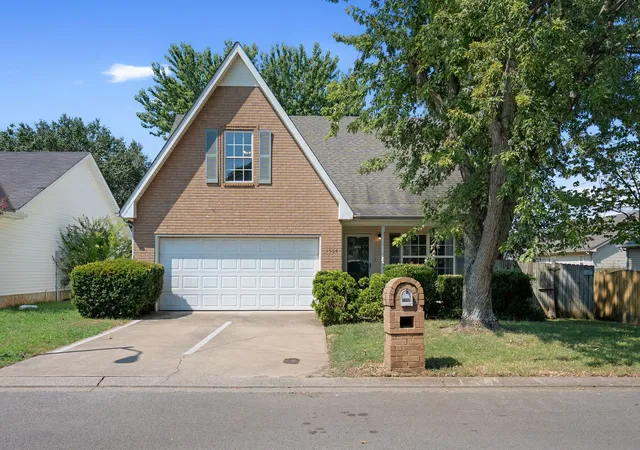 Photo 2 of Single family home for sale at 1504 Carrick Dr, Murfreesboro, TN 37128 | MLS# 3596118 | Listing updated on 2026-10-30