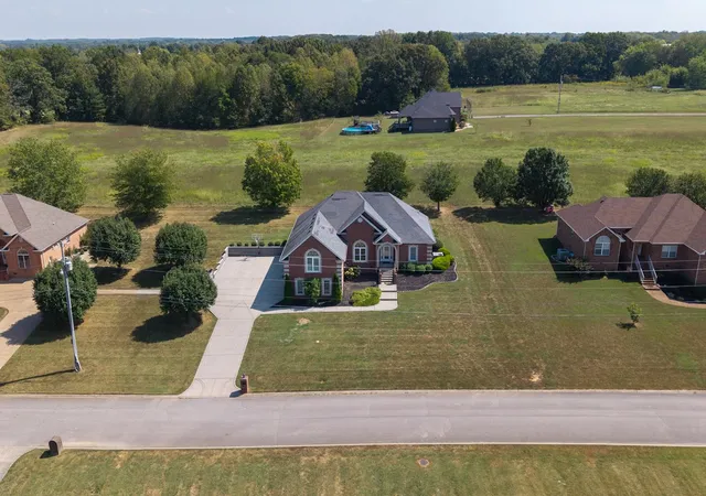 Photo 2 of Single family home for sale at 1015 Fairways Dr, Greenbrier, TN 37073 | MLS# 3593770 | Listing updated on 2026-09-27