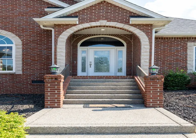 Photo 3 of Single family home for sale at 1015 Fairways Dr, Greenbrier, TN 37073 | MLS# 3593770 | Listing updated on 2026-09-27