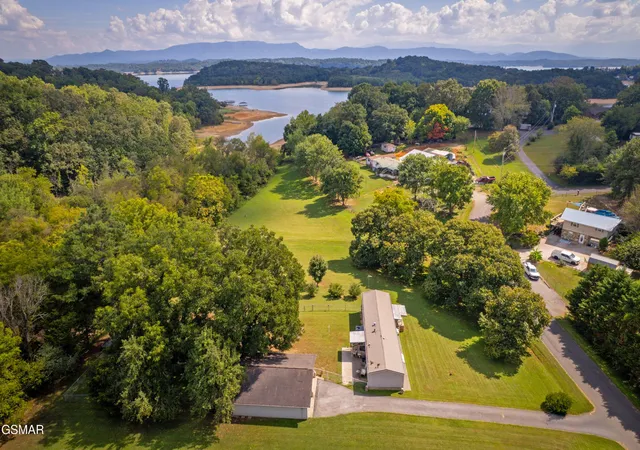 Photo 2 of Manufactured home for sale at 1420 Martha Dandridge Cir, Dandridge, TN 37725 | MLS# 3592974 | Listing updated on 2026-09-20