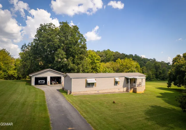 Photo 3 of Manufactured home for sale at 1420 Martha Dandridge Cir, Dandridge, TN 37725 | MLS# 3592974 | Listing updated on 2026-09-20
