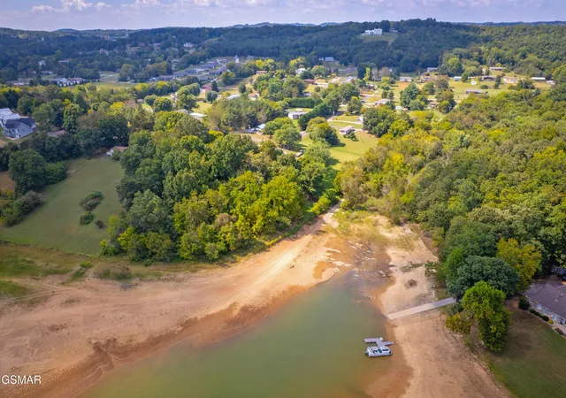 Photo 4 of Manufactured home for sale at 1420 Martha Dandridge Cir, Dandridge, TN 37725 | MLS# 3592974 | Listing updated on 2026-09-20