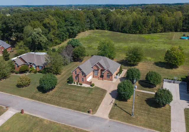 Photo 3 of Single family home for sale at 1019 Fairways Dr, Greenbrier, TN 37073 | MLS# 3593785 | Listing updated on 2026-09-27