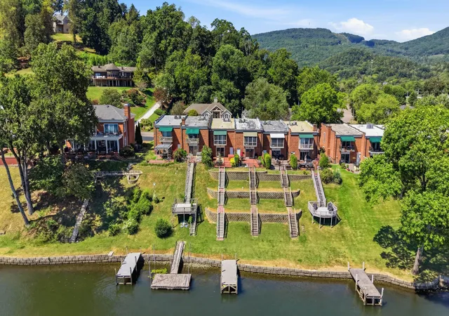 Photo 3 of Townhouse for sale at 3162 Waterfront Dr, Chattanooga, TN 37419 | MLS# 3593001 | Listing updated on 2026-09-18