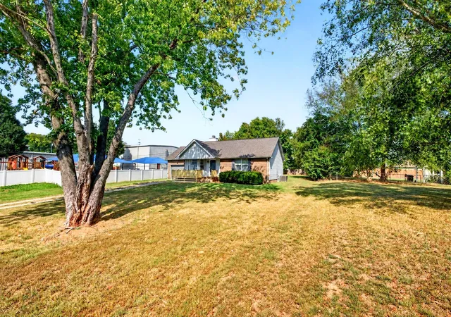 Photo 4 of Single family home for sale at 1788 Broadripple Dr, Clarksville, TN 37042 | MLS# 3597290 | Listing updated on 2026-10-08