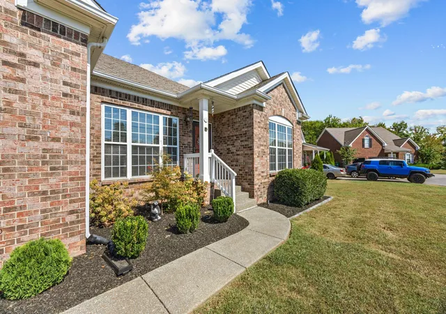 Photo 3 of Single family home for sale at 1012 Solomon Ln, Spring Hill, TN 37174 | MLS# 3593186 | Listing updated on 2026-10-04