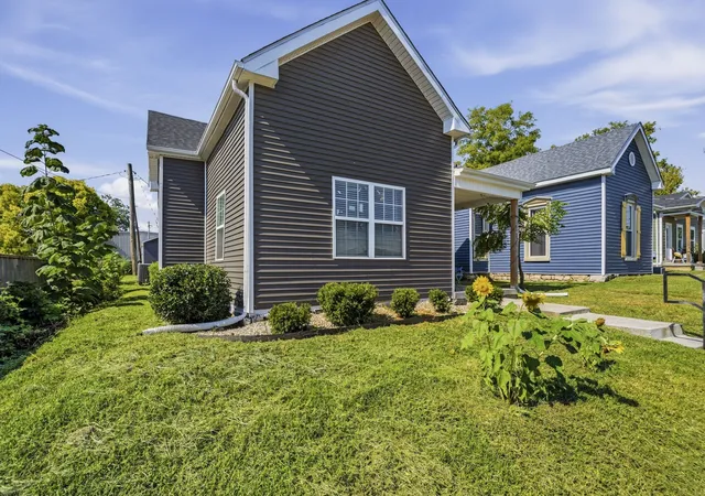 Photo 2 of Single family home for sale at 111 West 10th Ave, Bowling Green, KY 42101 | MLS# 3593591 | Listing updated on 2026-10-01