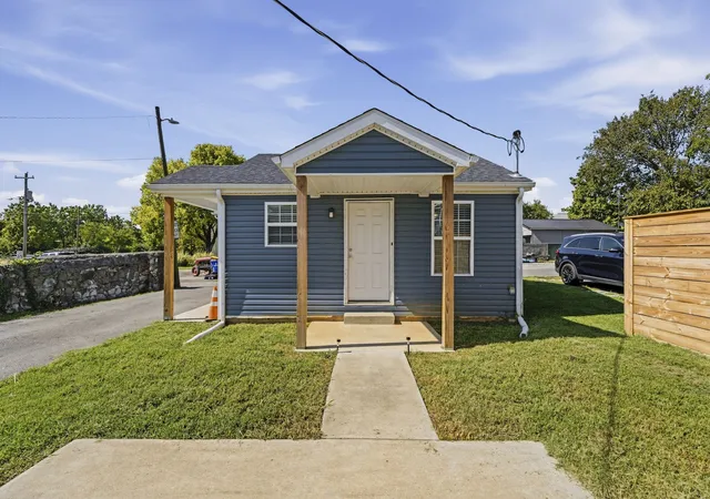 Photo 3 of Single family home for sale at 111 West 10th Ave, Bowling Green, KY 42101 | MLS# 3593591 | Listing updated on 2026-10-01