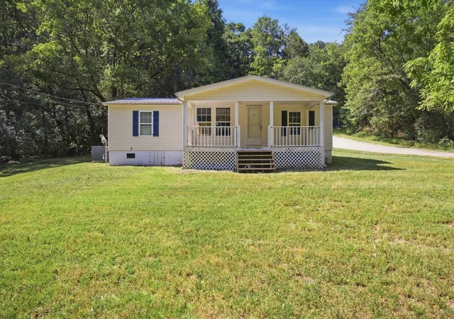Photo 3 of Manufactured home for sale at 7421 Harper Rd, Hixson, TN 37343 | MLS# 3593103 | Listing updated on 2026-10-10