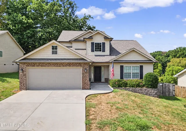 Photo 1 of Single family home for sale at 813 Mackenzie Dr, Maryville, TN 37804 | MLS# 3604099 | Listing updated on 2026-10-07