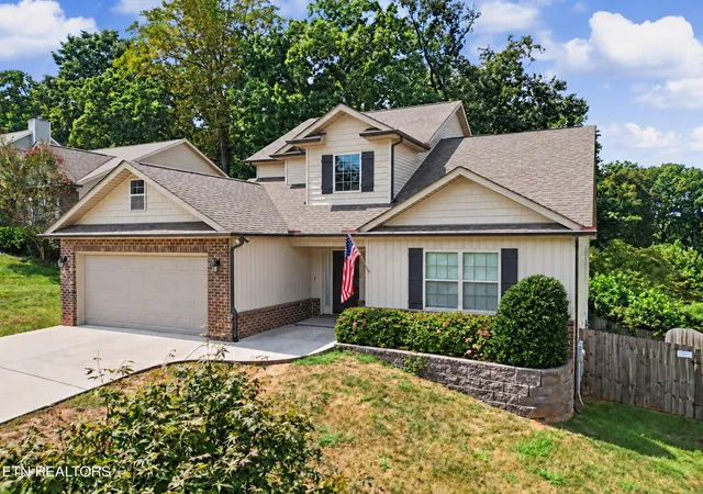 Photo 3 of Single family home for sale at 813 Mackenzie Dr, Maryville, TN 37804 | MLS# 3604099 | Listing updated on 2026-10-07