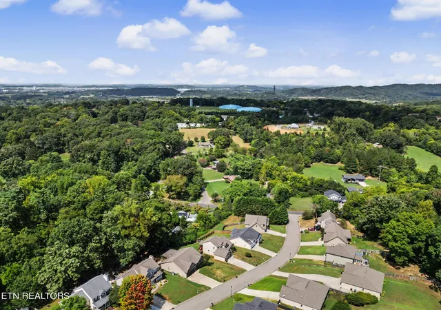 Photo 47 of Single family home for sale at 813 Mackenzie Dr, Maryville, TN 37804 | MLS# 3604099 | Listing updated on 2026-10-07