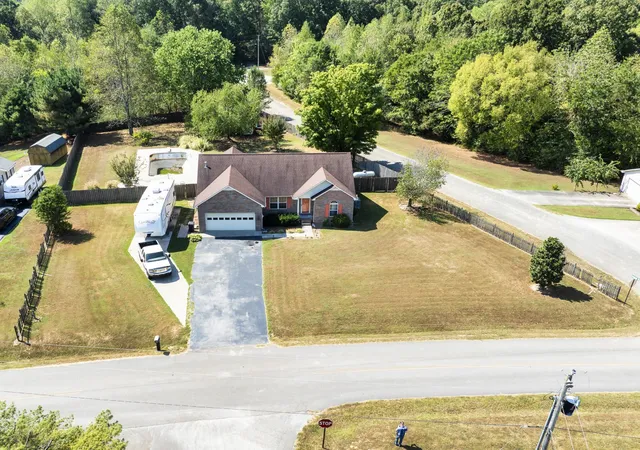 Photo 2 of Single family home for sale at 395 Overlook Cir, Tullahoma, TN 37388 | MLS# 3595883 | Listing updated on 2026-09-19