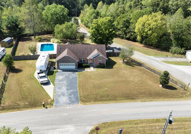 Photo 3 of Single family home for sale at 395 Overlook Cir, Tullahoma, TN 37388 | MLS# 3595883 | Listing updated on 2026-09-19