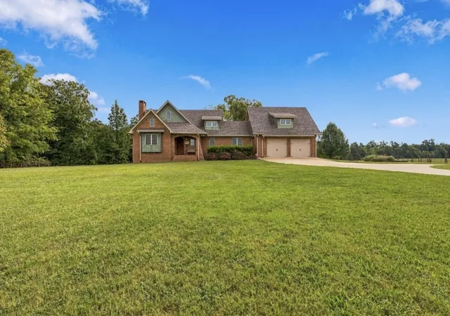 Photo 2 of Single family home for sale at 44 Westside Rd S, Lawrenceburg, TN 38464 | MLS# 3593238 | Listing updated on 2026-10-06