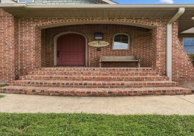 Photo 3 of Single family home for sale at 44 Westside Rd S, Lawrenceburg, TN 38464 | MLS# 3593238 | Listing updated on 2026-10-06