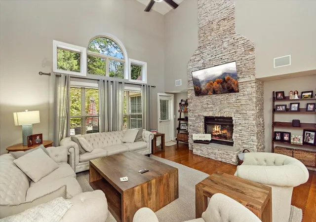 Photo 2 of Single family home for sale at 136 Seven Springs Dr, Mount Juliet, TN 37122 | MLS# 3602911 | Listing updated on 2026-10-29