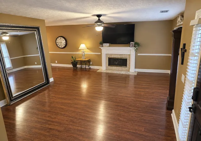Photo 3 of Single family home for sale at 422 Brownstone St, Old Hickory, TN 37138 | MLS# 3596147 | Listing updated on 2026-09-23