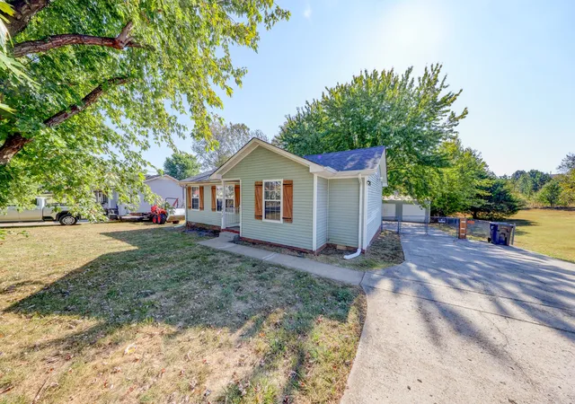 Photo 2 of Single family home for sale at 672 Artic Ave, Oak Grove, KY 42262 | MLS# 3593594 | Listing updated on 2026-10-02