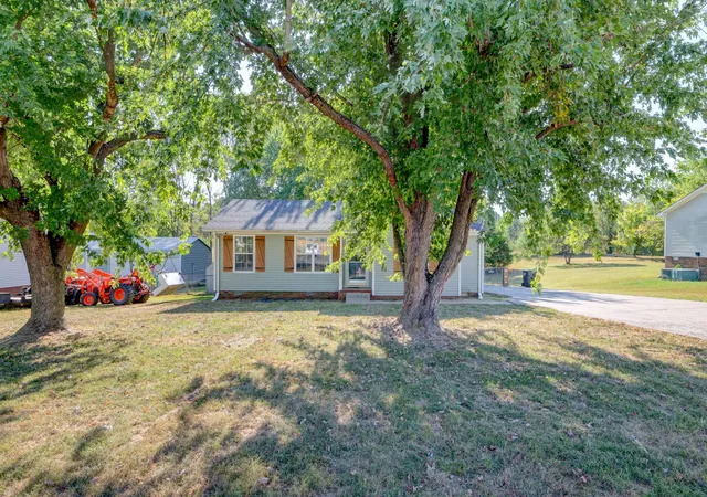 Photo 3 of Single family home for sale at 672 Artic Ave, Oak Grove, KY 42262 | MLS# 3593594 | Listing updated on 2026-10-02