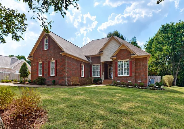 Photo 1 of Single family home for sale at 1395 Charleston Ln, Columbia, TN 38401 | MLS# 3594677 | Listing updated on 2026-10-04