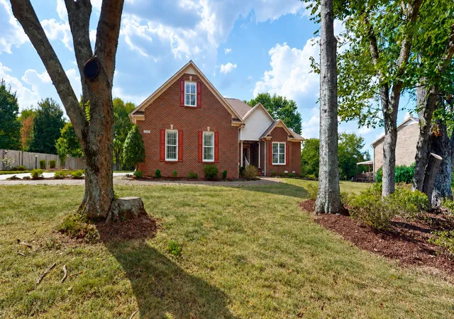 Photo 2 of Single family home for sale at 1395 Charleston Ln, Columbia, TN 38401 | MLS# 3594677 | Listing updated on 2026-10-04